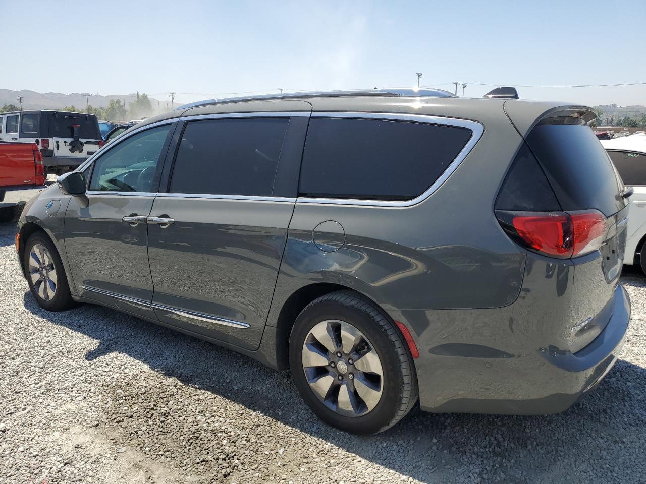2020 Chrysler Pacifica VIN 2C4RC1N73LR263264 photo 2