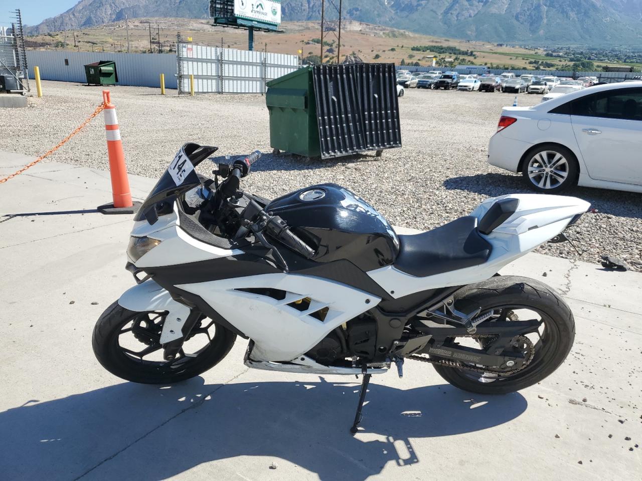 2015 KAWASAKI EX300 A VIN JKAEX8A12FDA22037 photo 3