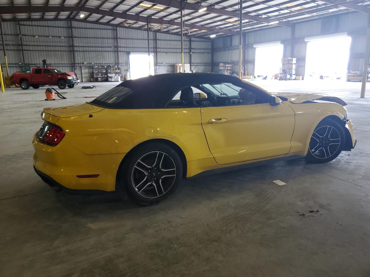 2018 FORD Mustang VIN 1FATP8UH2J5136518 photo 3