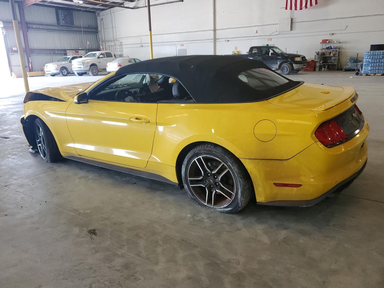 2018 FORD Mustang VIN 1FATP8UH2J5136518 photo 2