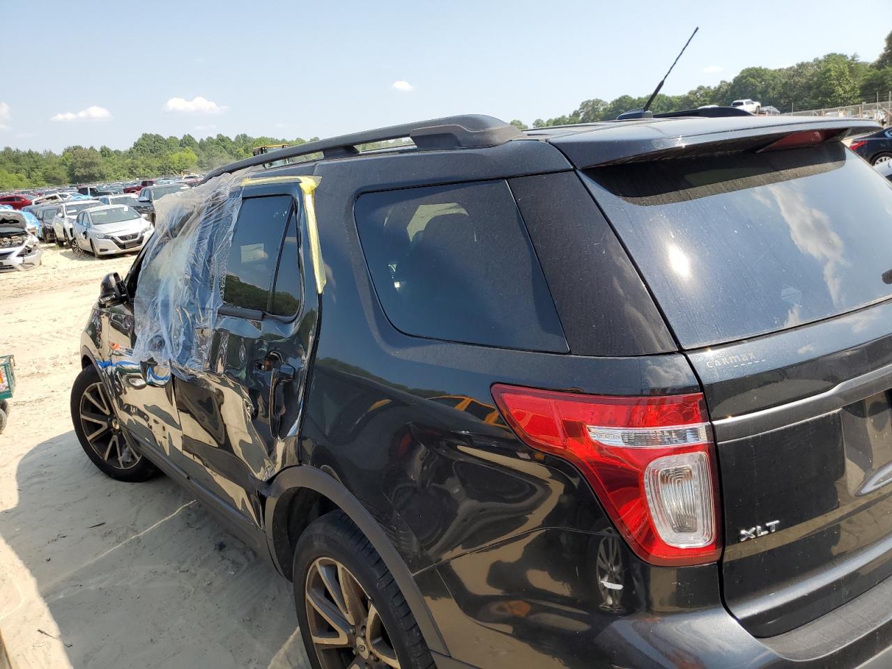 2015 Ford Explorer VIN 1FM5K8D86FGB45246 photo 2