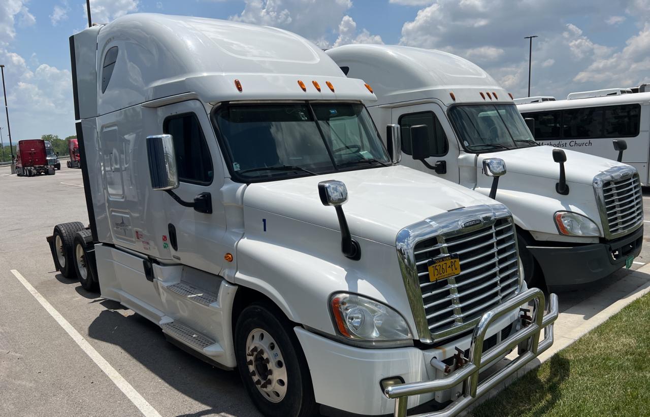 2015 FREIGHTLINER CASCADIA 125 VIN 3AKJGLD56FSGH8942 photo 1