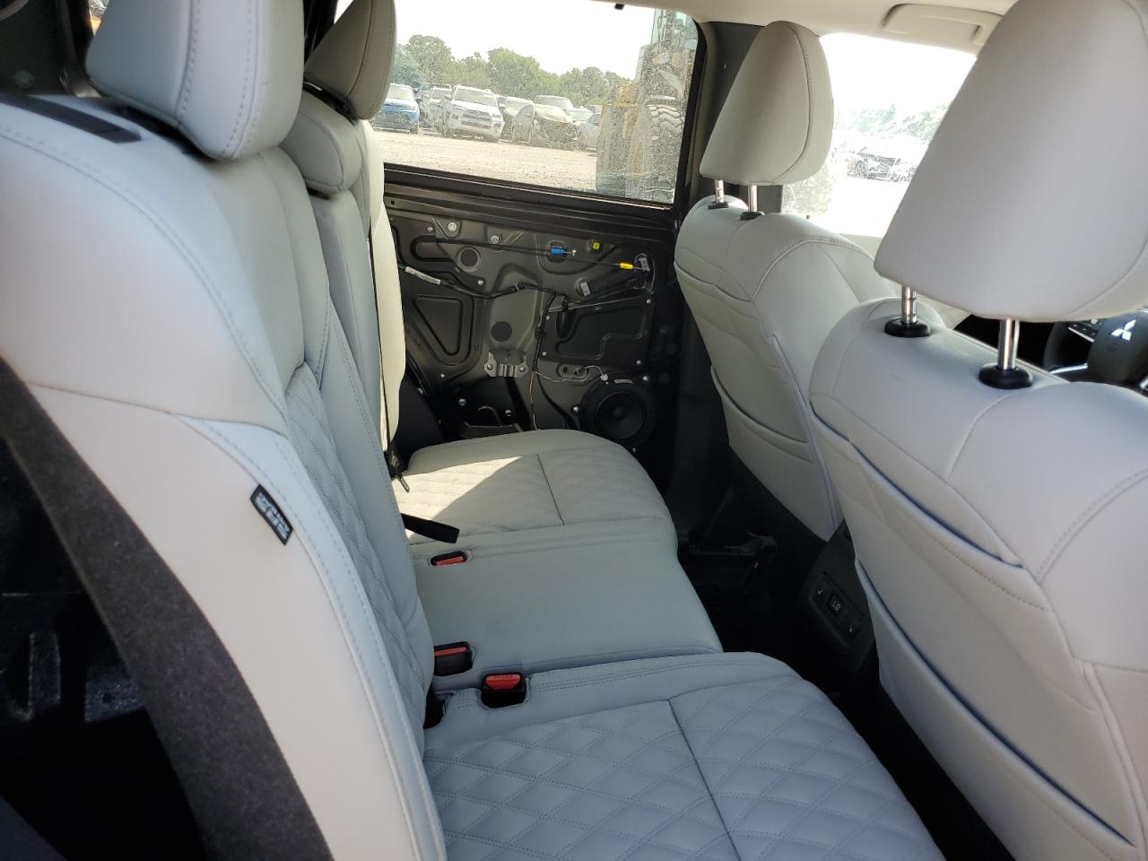 2024 MITSUBISHI Outlander VIN JA4J4WA83RZ030175 photo 11