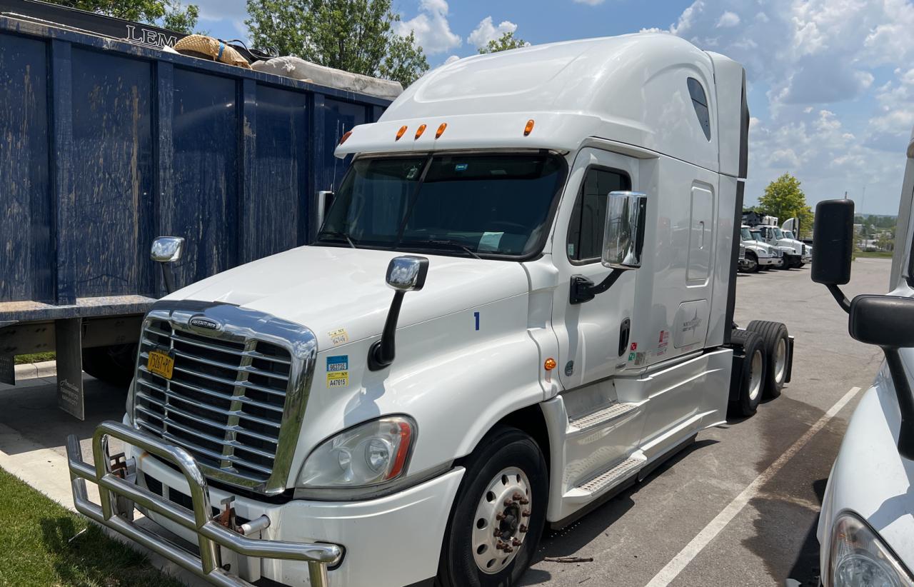 2015 FREIGHTLINER CASCADIA 125 VIN 3AKJGLD56FSGH8942 photo 2