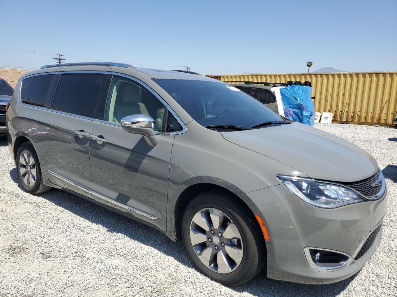 2020 Chrysler Pacifica VIN 2C4RC1N73LR263264 photo 4