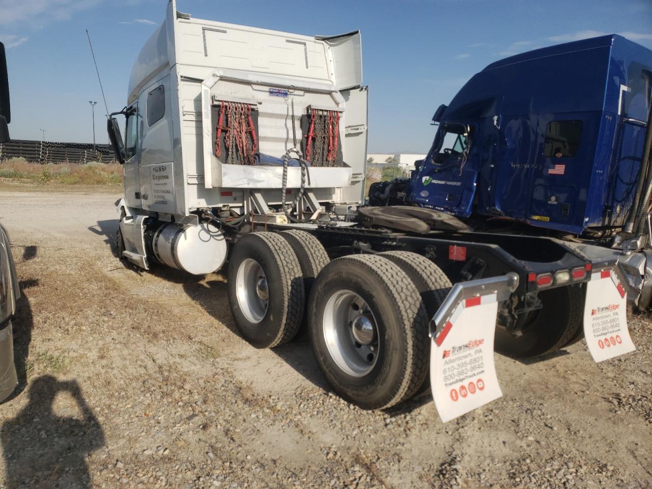 2018 VOLVO Vn VIN 4V4NC9TKXJN896654 photo 3