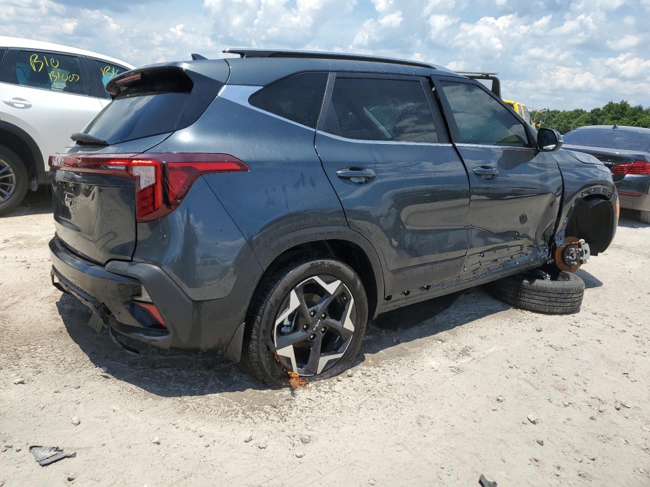 2024 KIA Seltos VIN KNDER2AA9R7583476 photo 3