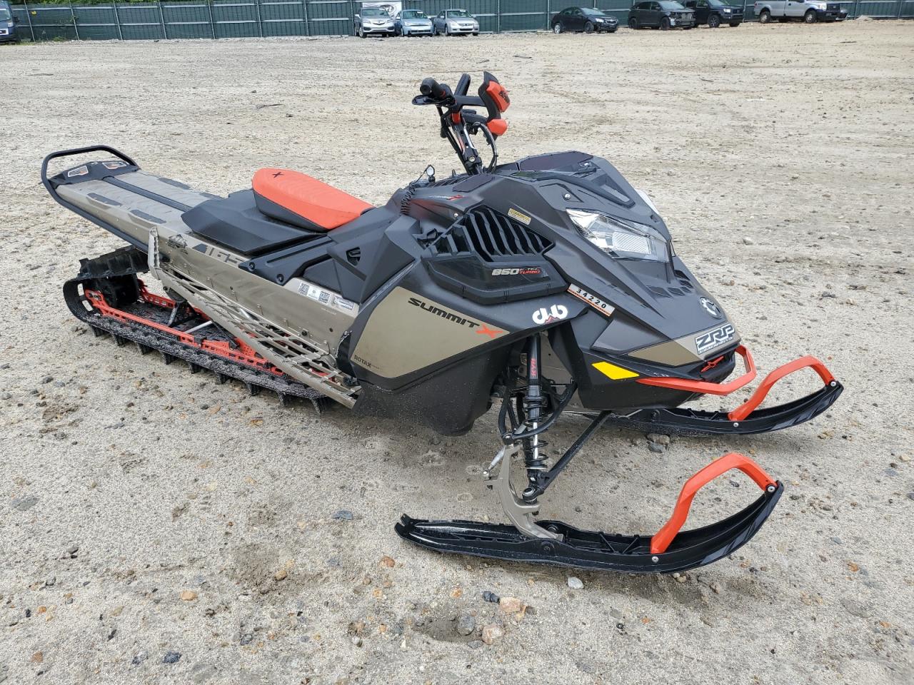 2022 SKI DOO SUMMIT VIN 2BPSTJNBXNV000835 photo 1
