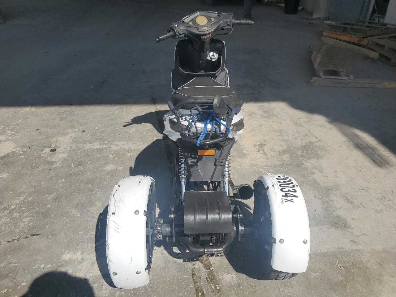 2017 OTHR SCOOTER VIN L37LMGFVXHZ020056 photo 4