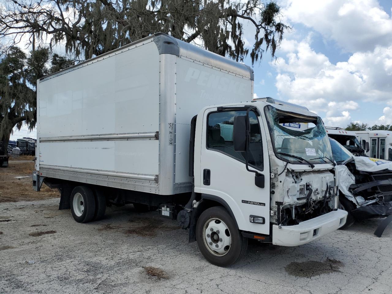 2018 ISUZU Npr VIN 54DC4W1BXJS800570 photo 4