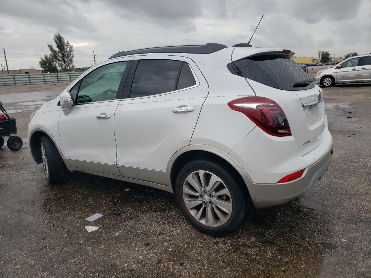 2018 Buick Encore VIN KL4CJASB7JB635456 photo 2