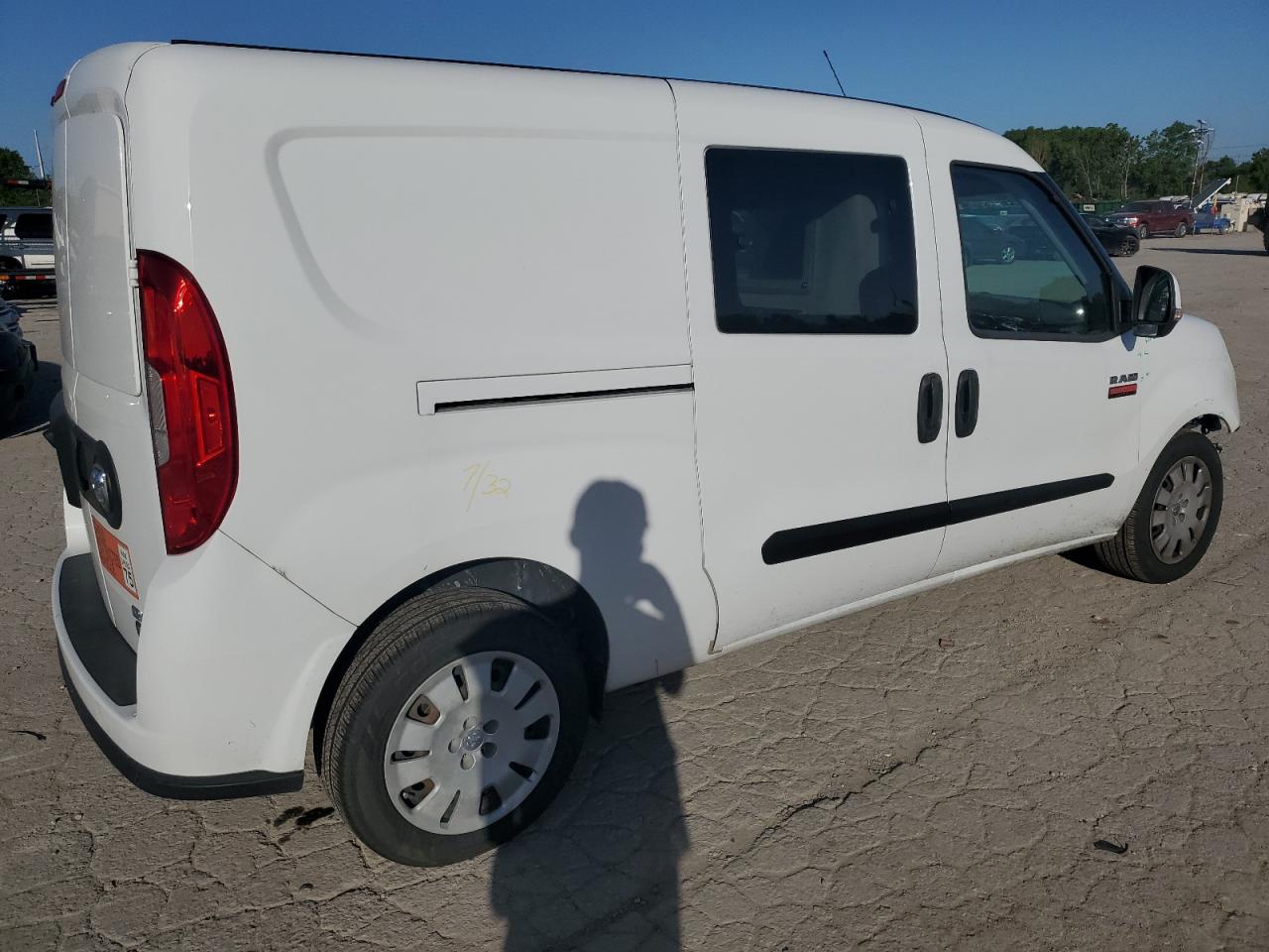 2017 RAM Promaster city VIN ZFBERFBB5H6E69385 photo 3