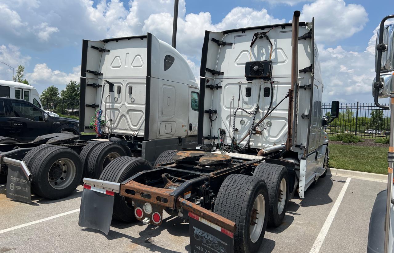 2015 FREIGHTLINER CASCADIA 125 VIN 3AKJGLD56FSGH8942 photo 3
