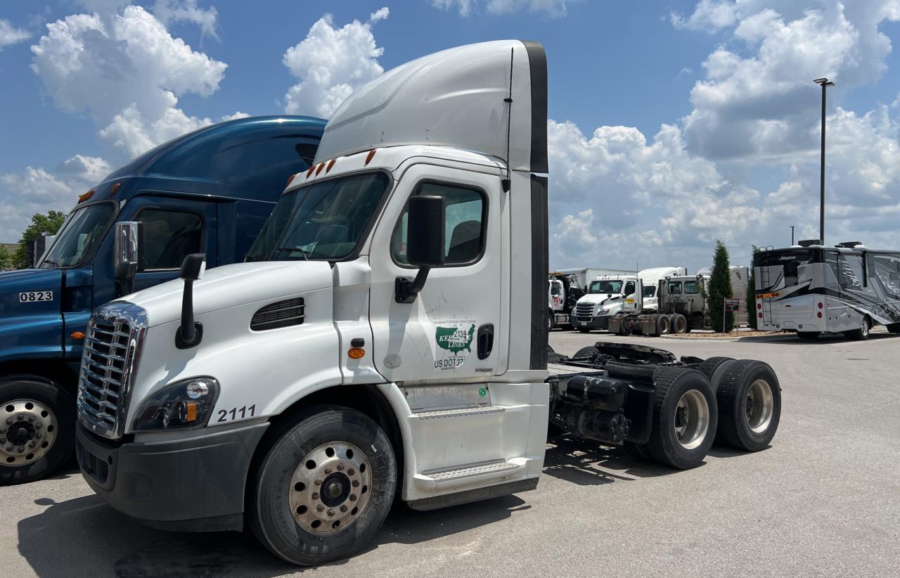 2017 FREIGHTLINER CASCADIA 113 VIN 3AKJGBDV1HSHS1276 photo 2