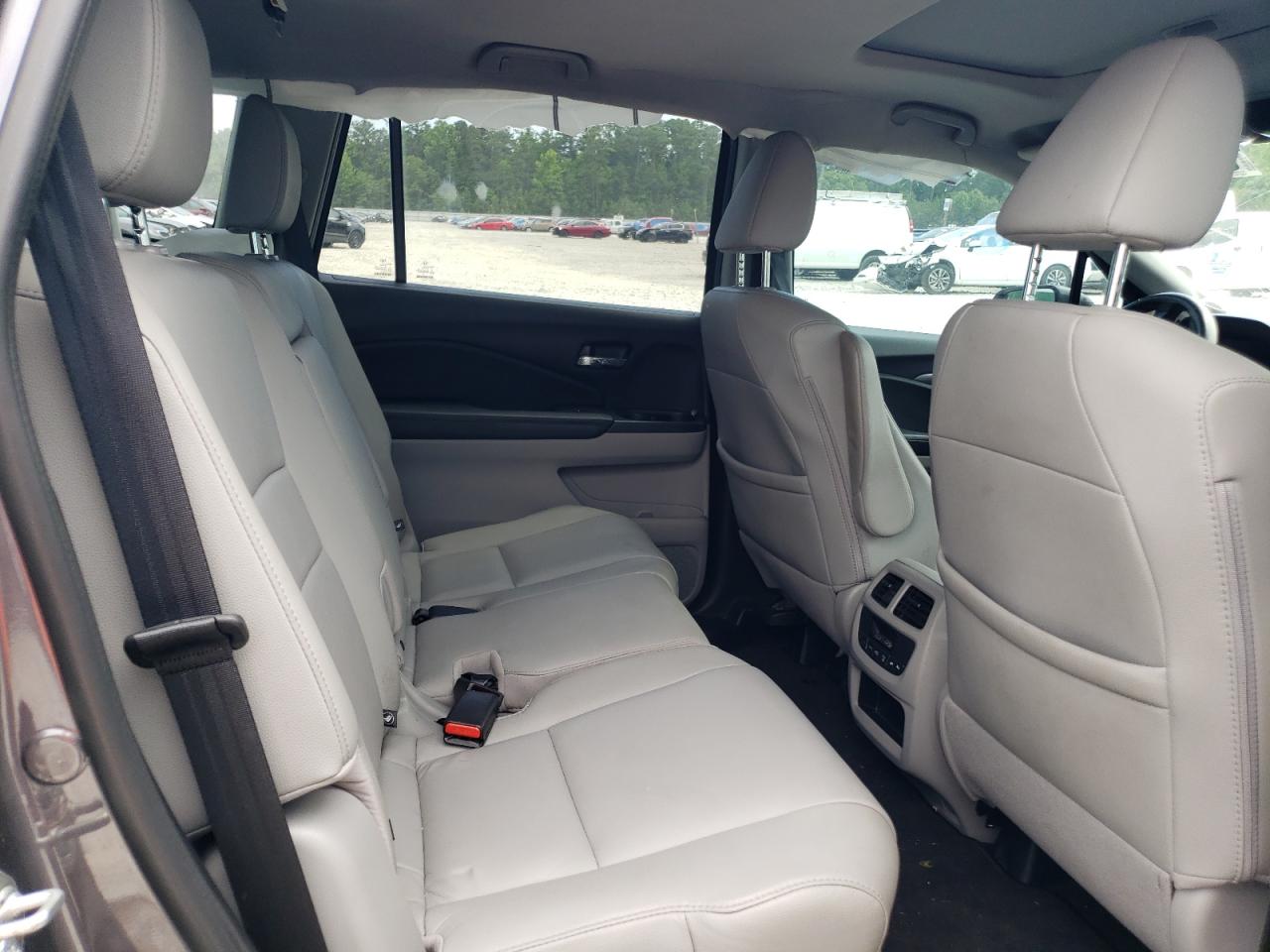 2018 Honda Pilot VIN 5FNYF6H54JB043781 photo 11