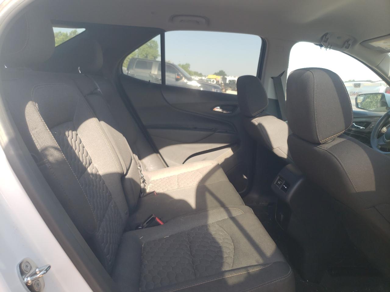 2018 Chevrolet Equinox VIN 2GNAXJEV3J6111068 photo 11