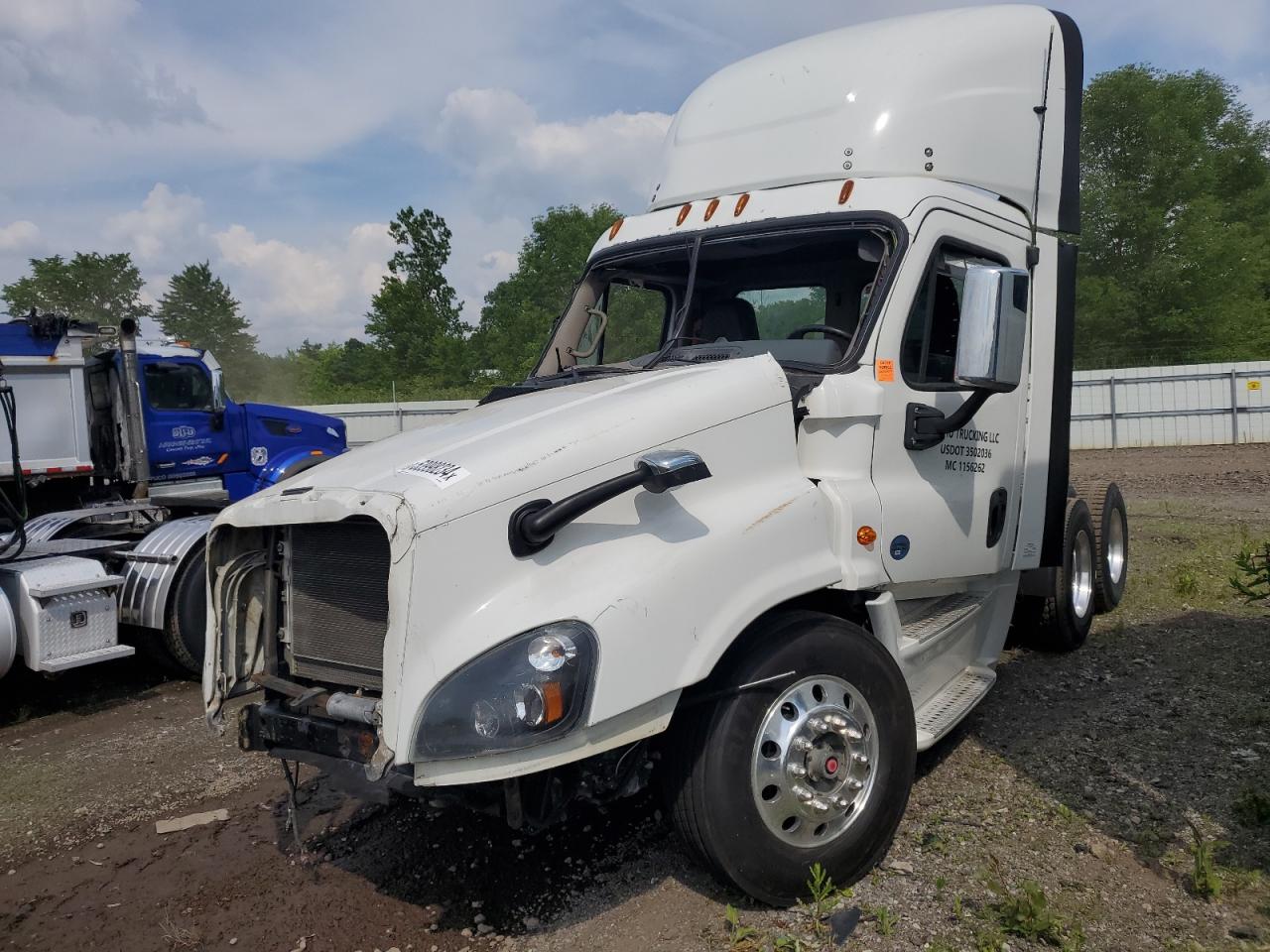 2016 FREIGHTLINER CASCADIA 125 VIN 3AKJGEBG5GDHG4166 photo 2