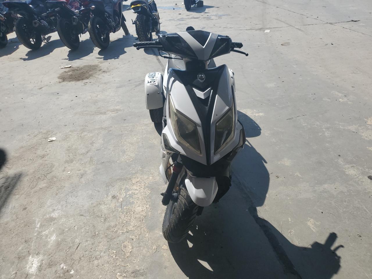 2017 OTHR SCOOTER VIN L37LMGFVXHZ020056 photo 2