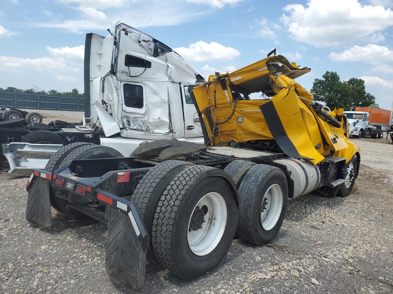 2022 VOLVO Vn VIN 4V4NC9EH8NN289739 photo 4