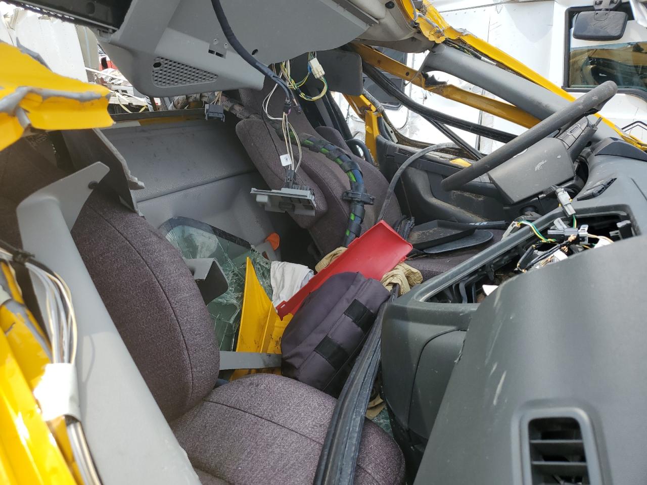 2022 VOLVO Vn VIN 4V4NC9EH8NN289739 photo 5