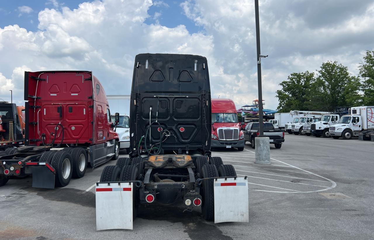 2014 FREIGHTLINER CASCADIA 125 VIN 3AKJGLD5XESFK3541 photo 5
