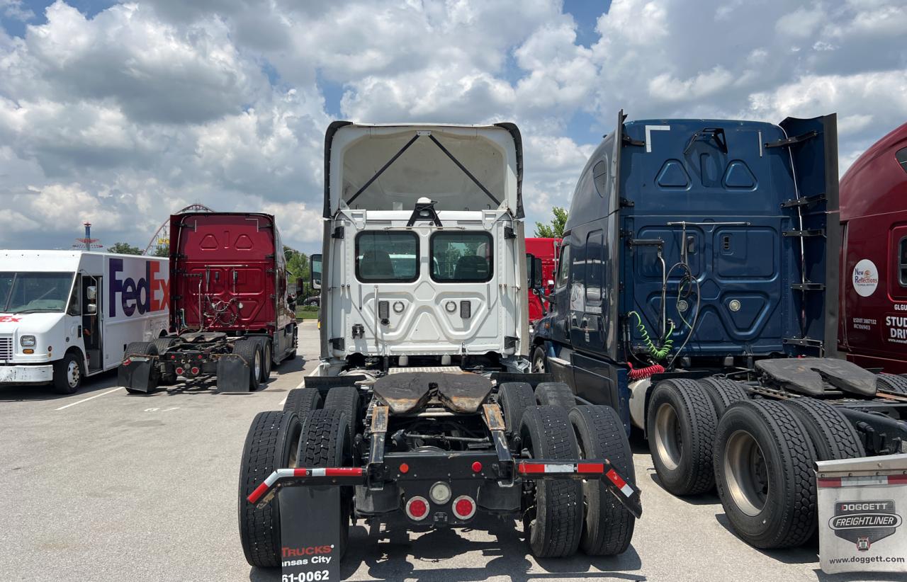 2017 FREIGHTLINER CASCADIA 113 VIN 3AKJGBDV1HSHS1276 photo 5