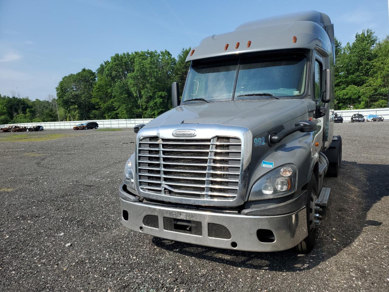 2015 FREIGHTLINER CASCADIA 125 VIN 1FUJGLBG6FLGL4511 photo 2