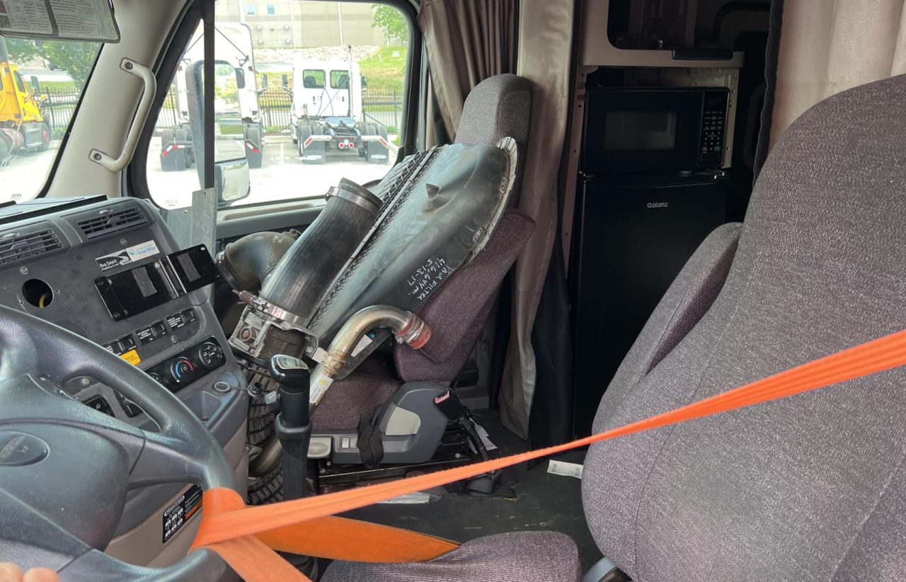 2014 FREIGHTLINER CASCADIA 125 VIN 3AKJGLD5XESFK3541 photo 8