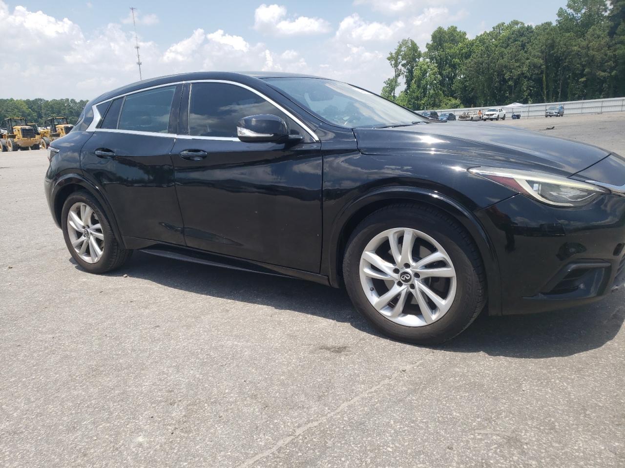 2018 INFINITI Qx30 VIN SJKCH5CP1JA059000 photo 4