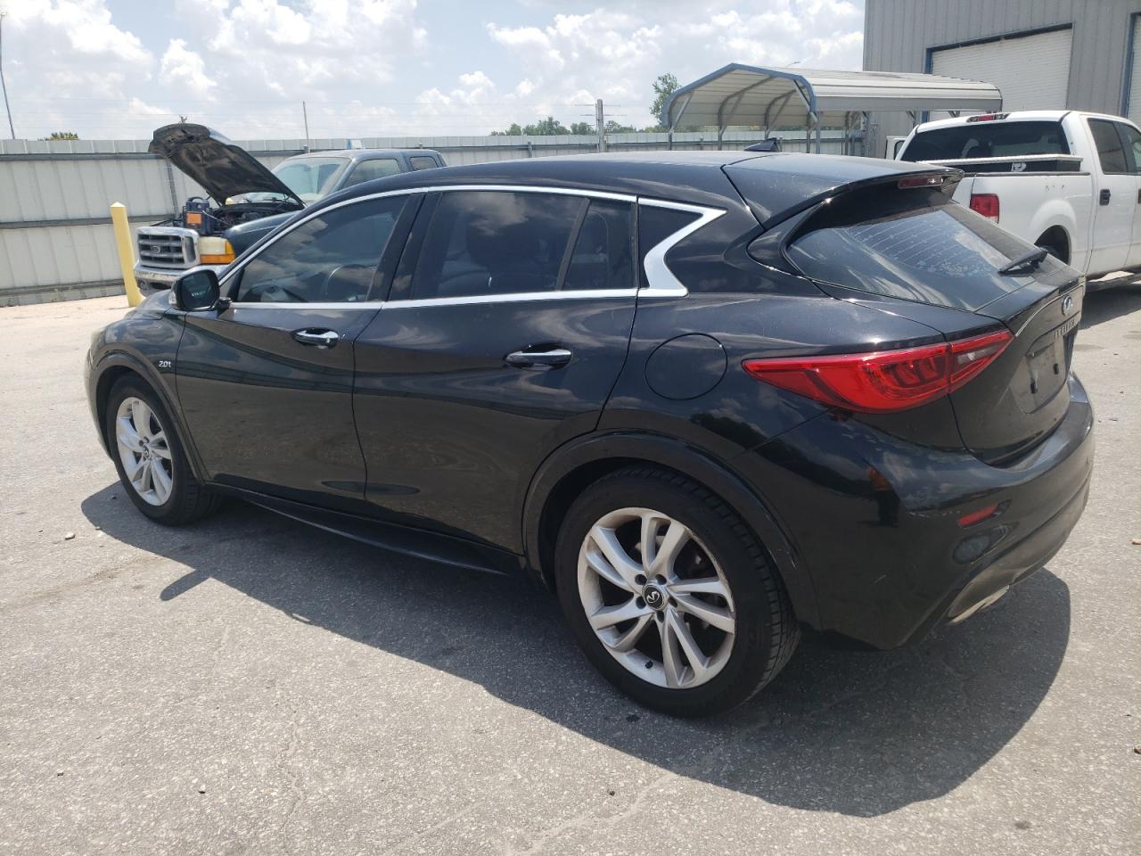 2018 INFINITI Qx30 VIN SJKCH5CP1JA059000 photo 2