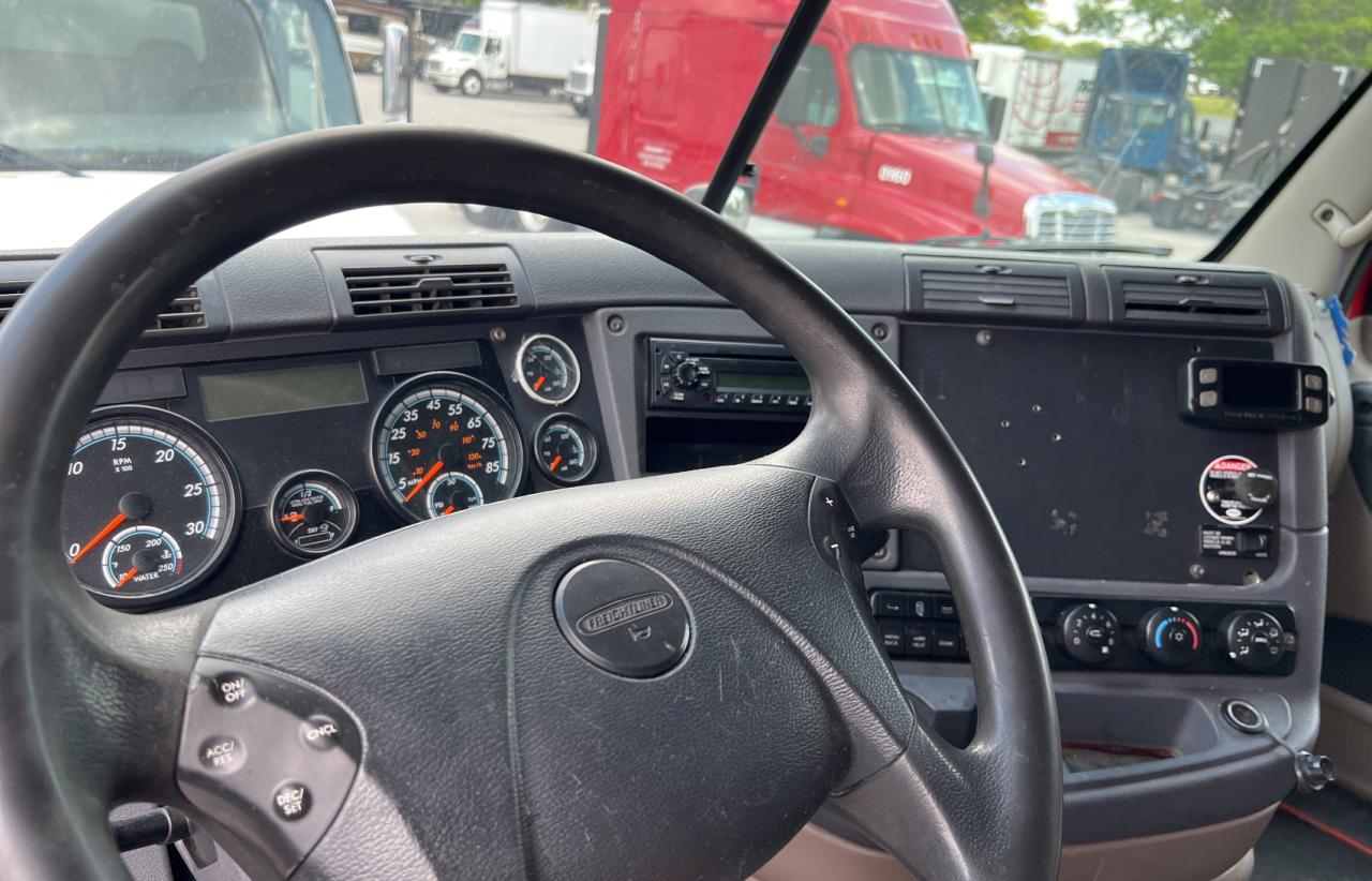 2015 FREIGHTLINER CASCADIA 125 VIN 3AKJGLD59FSFP6863 photo 10