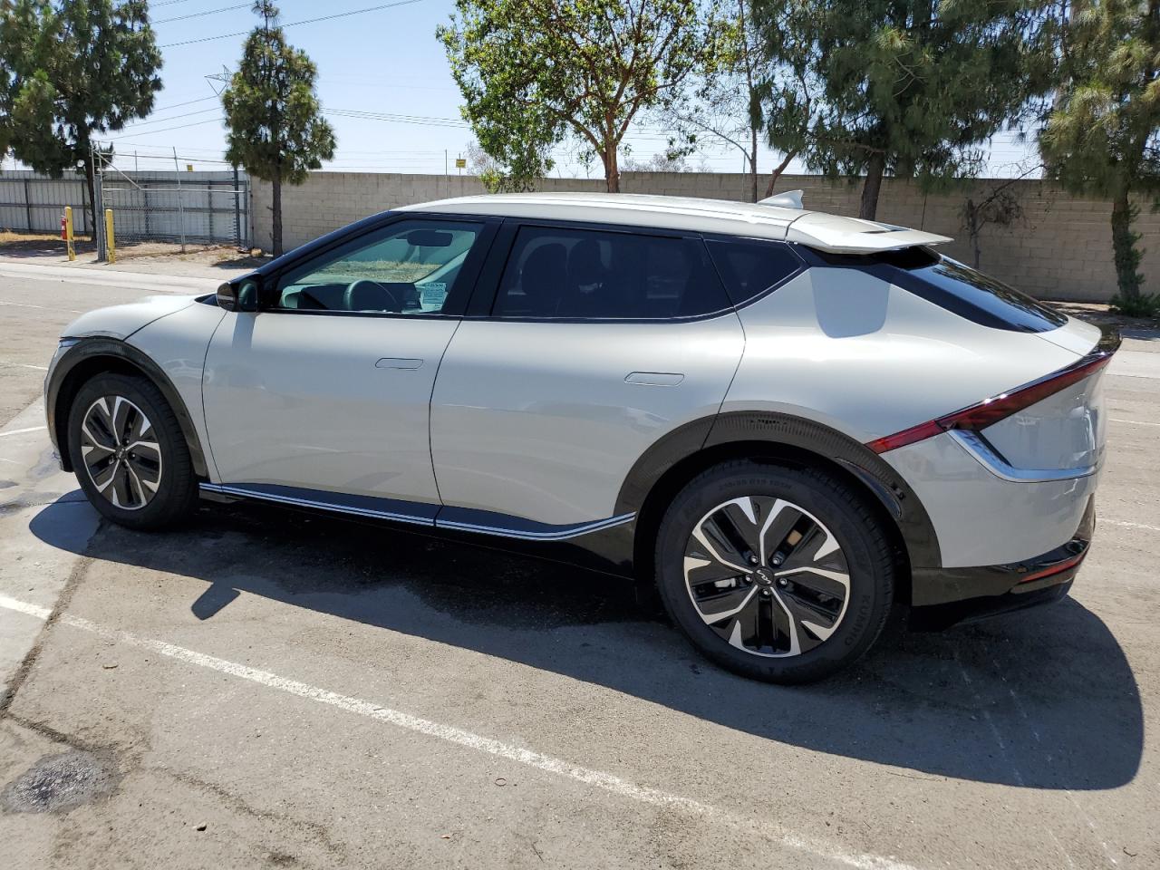 2024 KIA Ev6 light VIN KNDC34LA1R5617763 photo 2