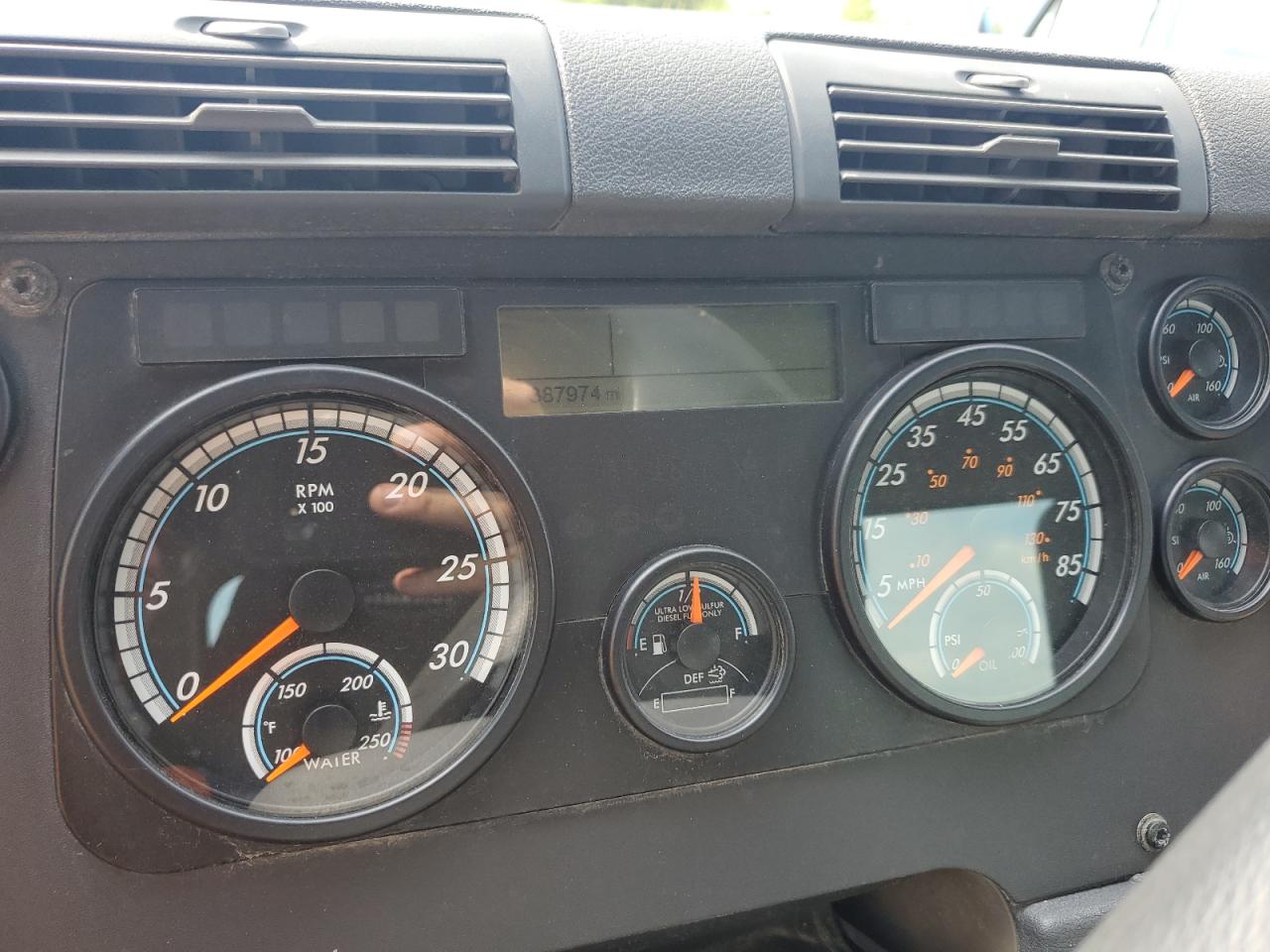 2016 FREIGHTLINER CASCADIA 125 VIN 3AKJGEBG5GDHG4166 photo 8