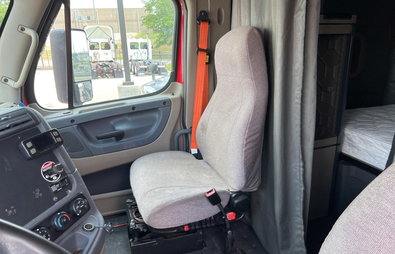 2015 FREIGHTLINER CASCADIA 125 VIN 3AKJGLD59FSFP6863 photo 8