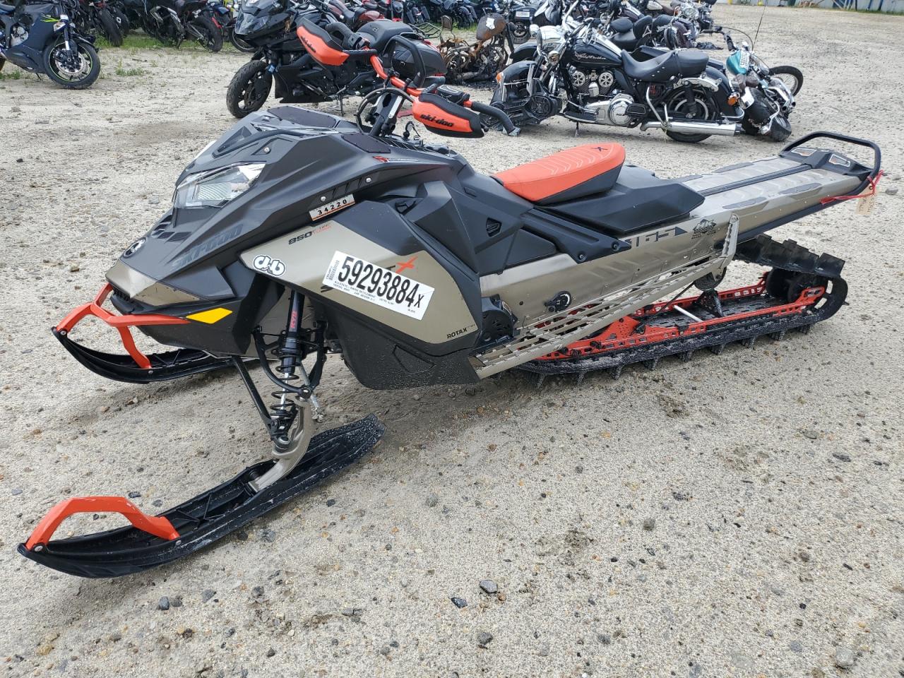 2022 SKI DOO SUMMIT VIN 2BPSTJNBXNV000835 photo 2