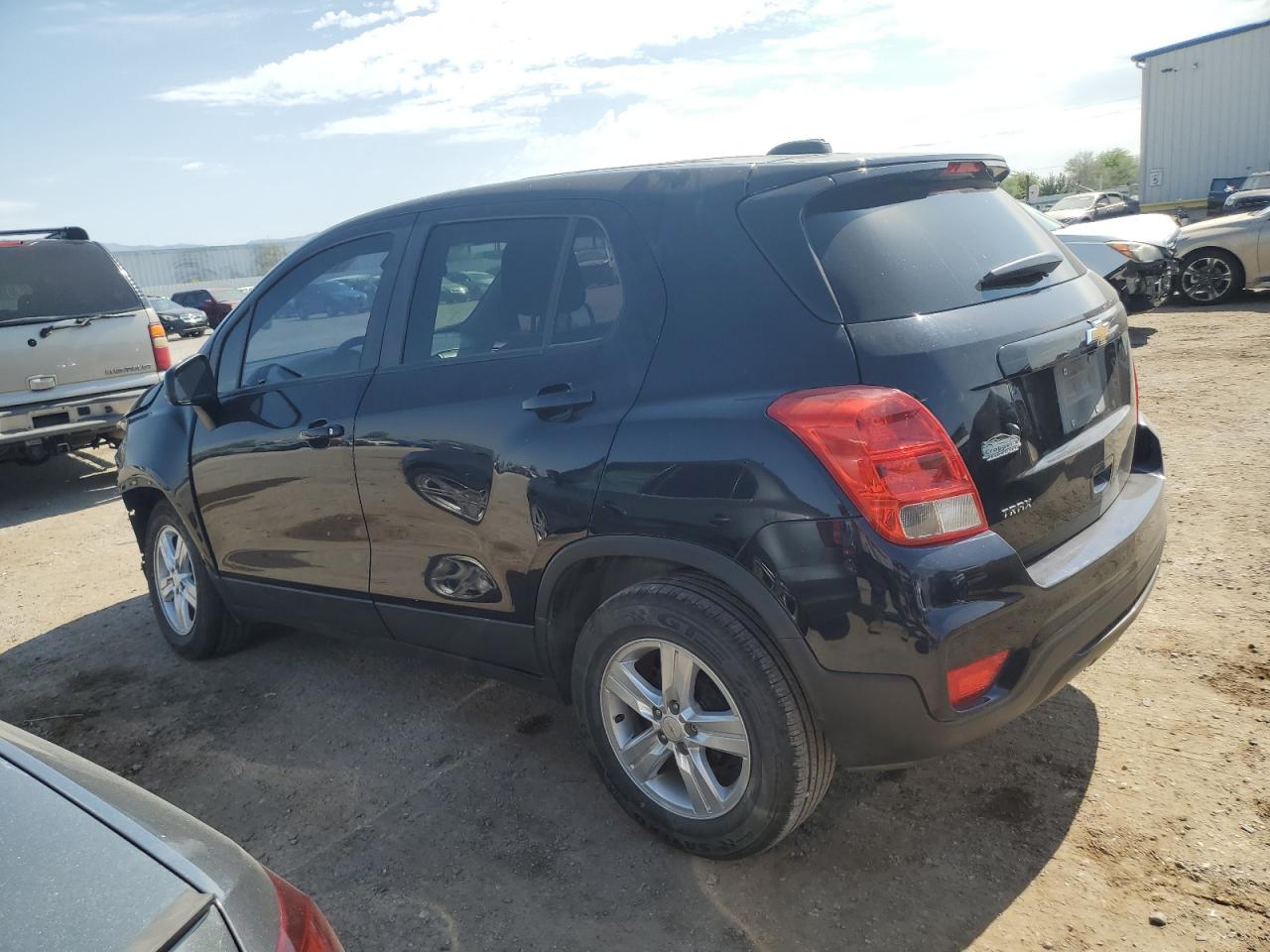 2021 CHEVROLET Trax VIN KL7CJKSB1MB347851 photo 2