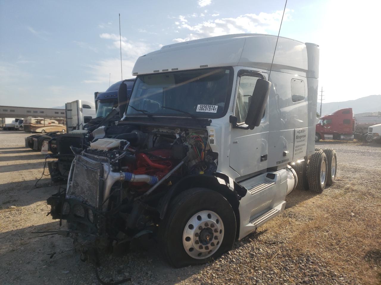 2018 VOLVO Vn VIN 4V4NC9TKXJN896654 photo 2
