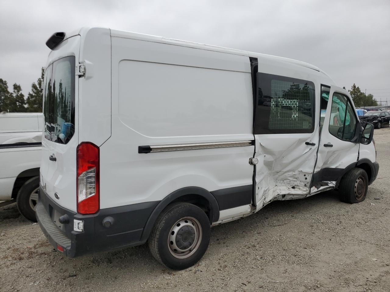 2019 Ford Transit VIN 1FTYR2CM0KKB66562 photo 3