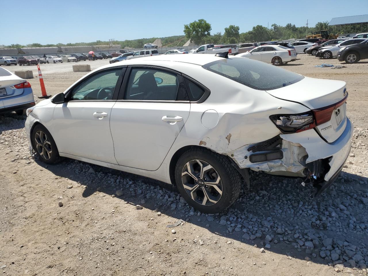 2021 KIA Forte VIN 3KPF24AD8ME274041 photo 2
