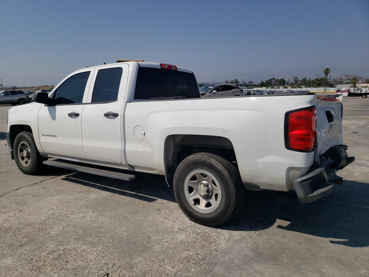 2018 Chevrolet Silverado VIN 1GCRCNEC1JZ215429 photo 2