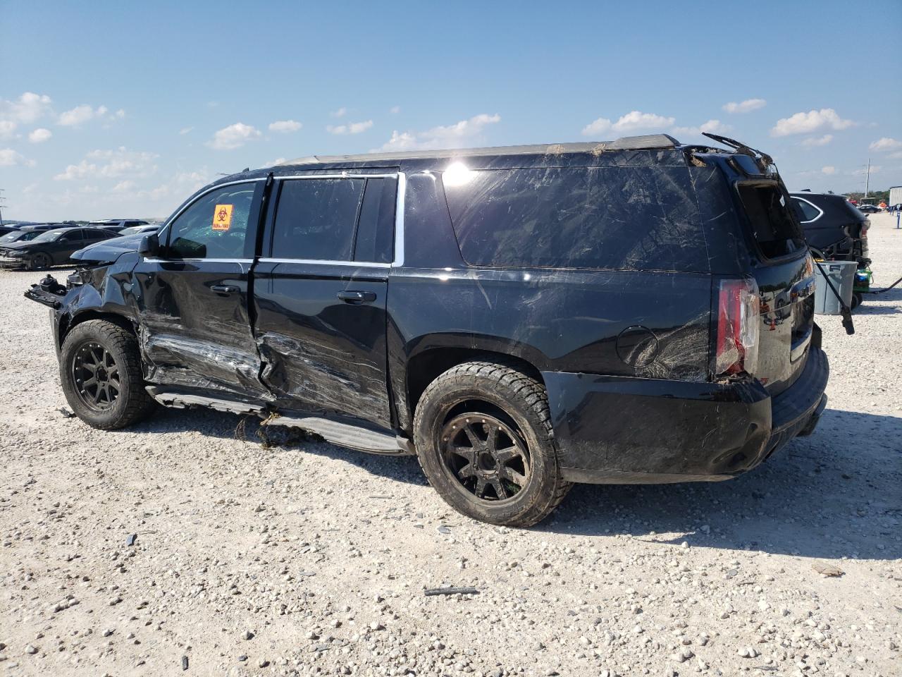 2015 GMC Yukon VIN 1GKS2HKC6FR131225 photo 2