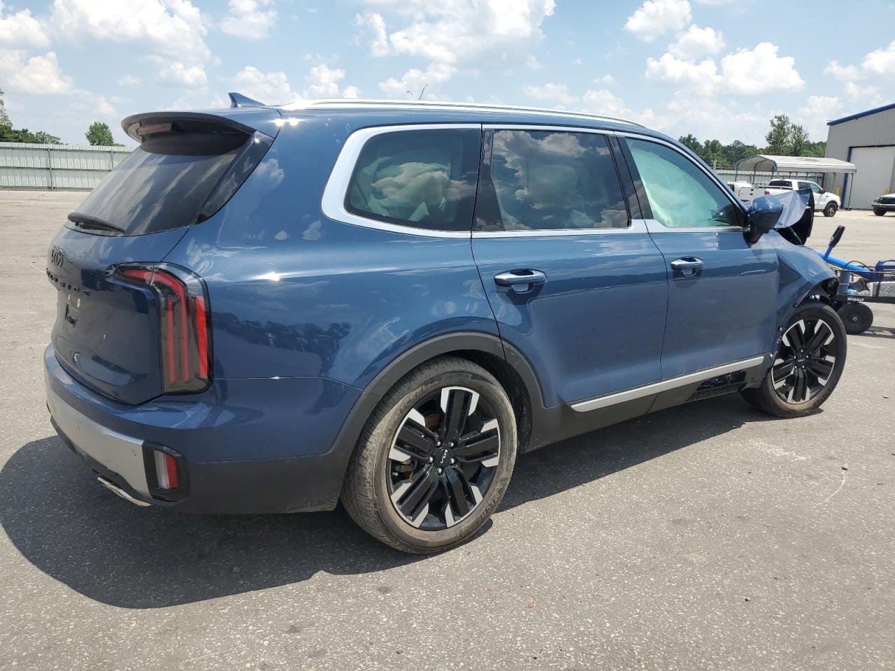 2023 KIA Telluride VIN 5XYP5DGC2PG347745 photo 3