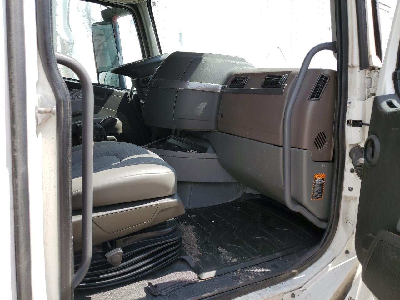 2019 Volvo Vn VIN 4V4NC9EH8KN193587 photo 5
