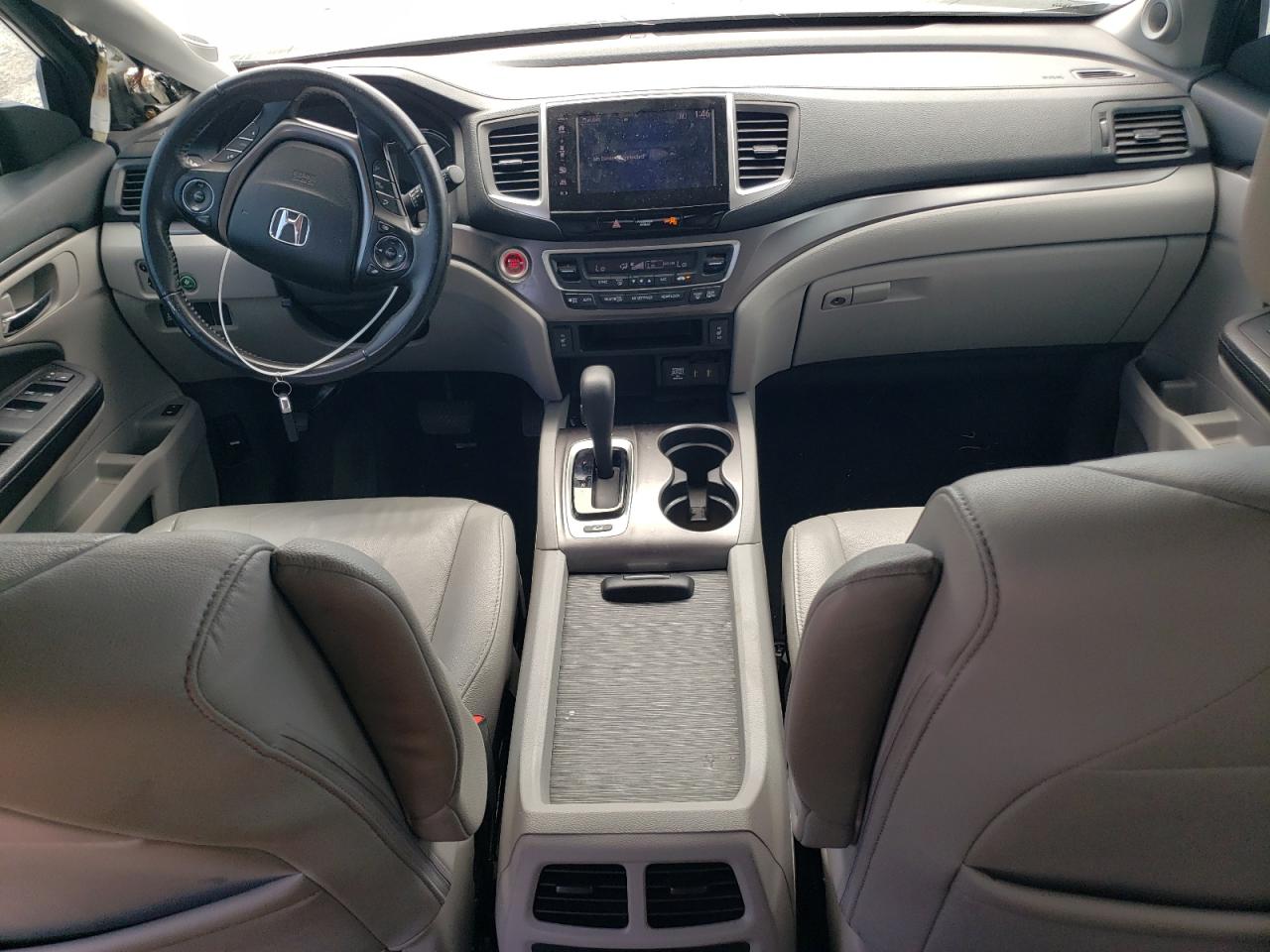 2018 Honda Pilot VIN 5FNYF6H54JB043781 photo 8