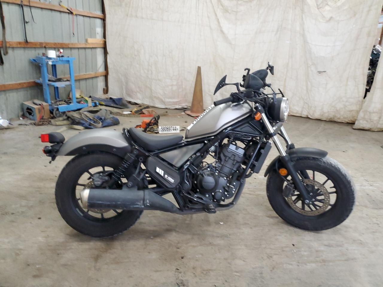 2017 HONDA Cm cycle VIN MLHNC5305H5002117 photo 1