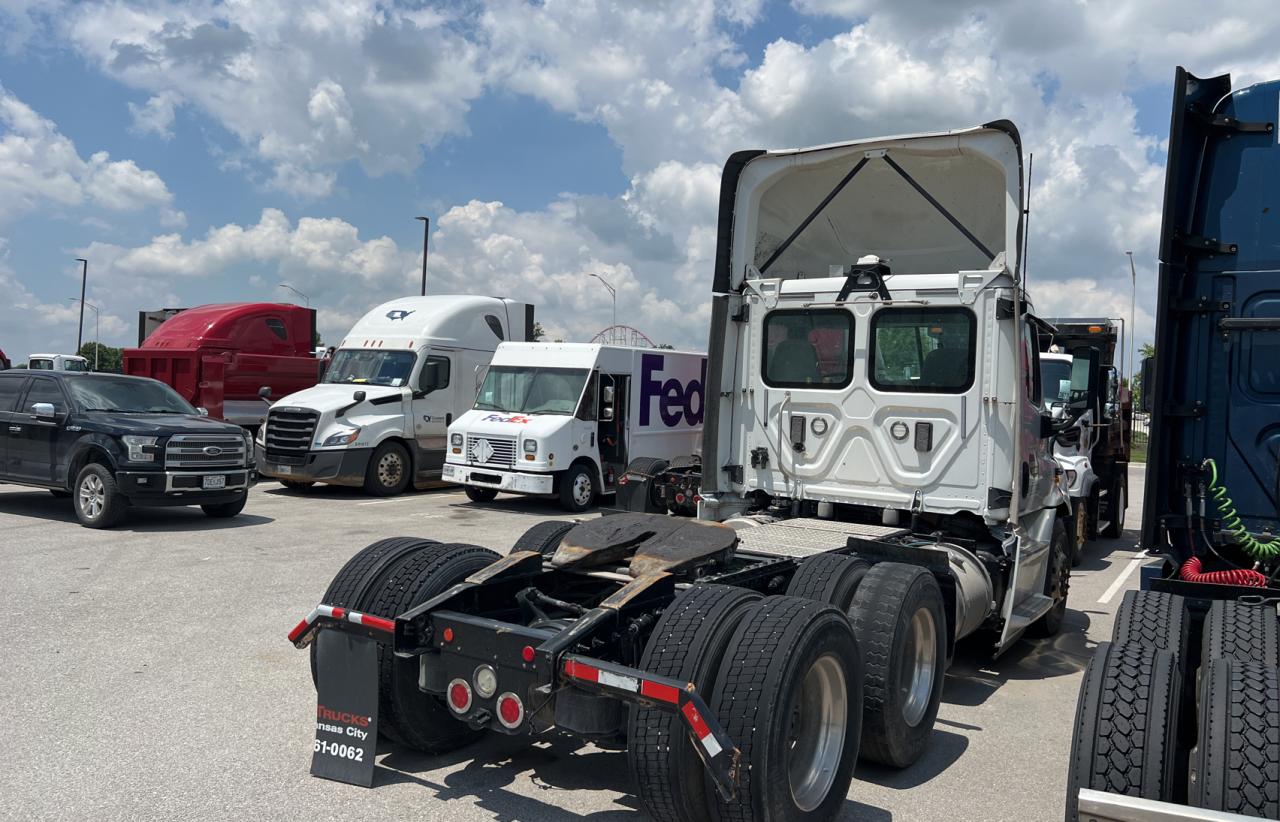 2017 FREIGHTLINER CASCADIA 113 VIN 3AKJGBDV1HSHS1276 photo 3