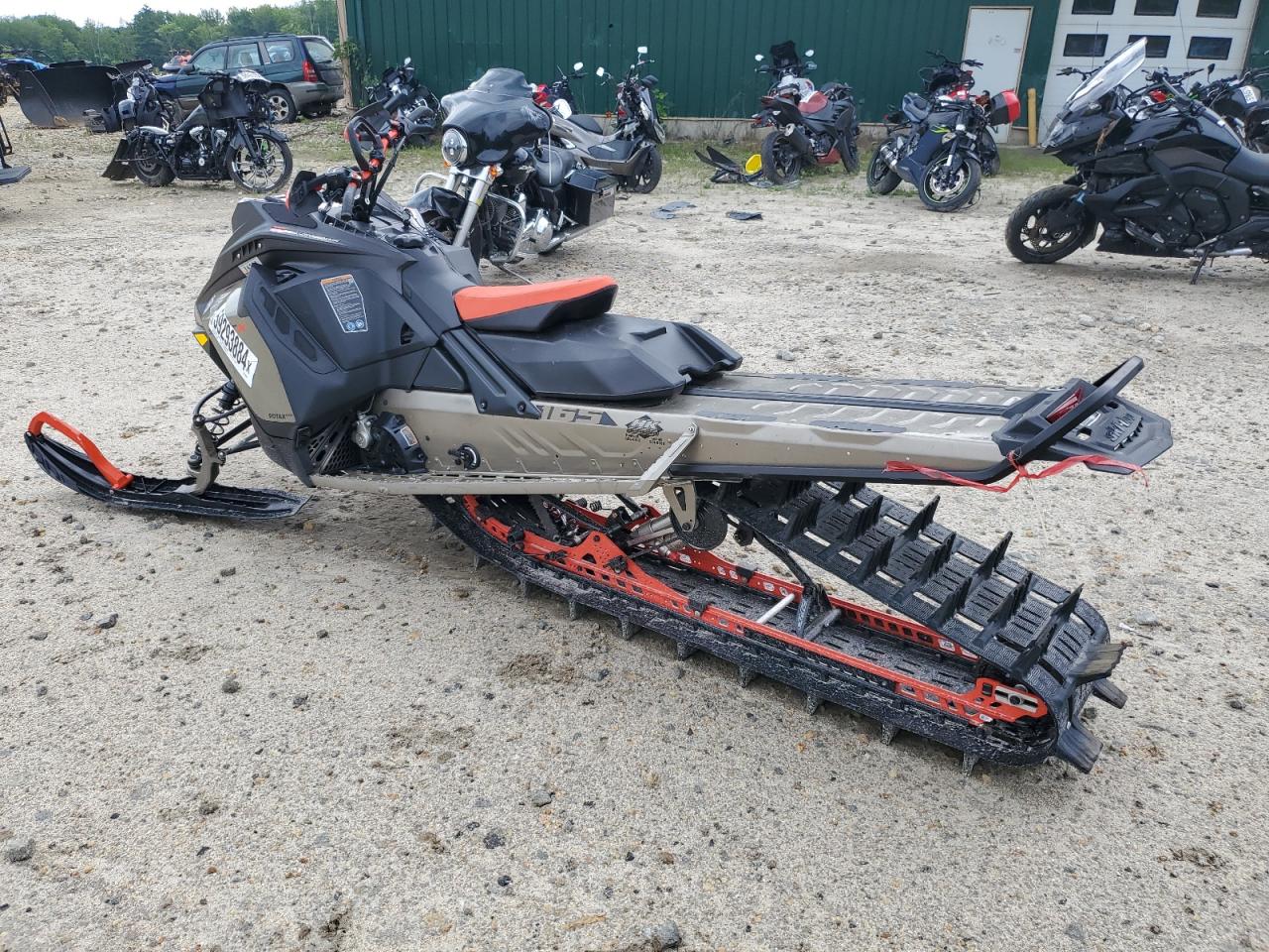 2022 SKI DOO SUMMIT VIN 2BPSTJNBXNV000835 photo 3
