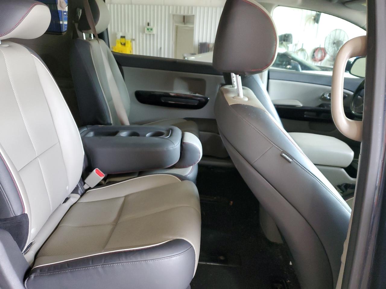 2016 KIA Sedona ex VIN KNDMC5C16G6129460 photo 11