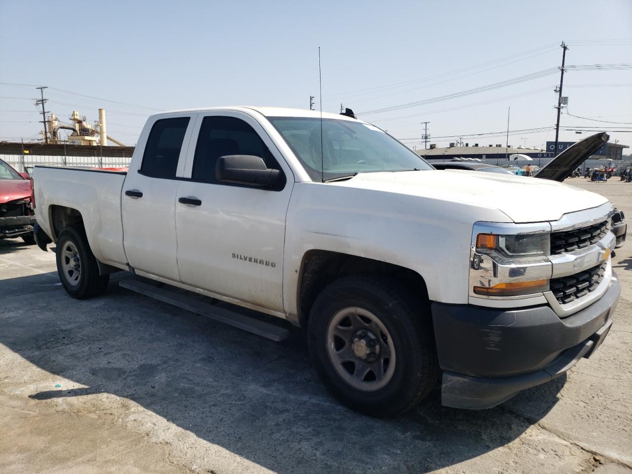 2018 Chevrolet Silverado VIN 1GCRCNEC1JZ215429 photo 4