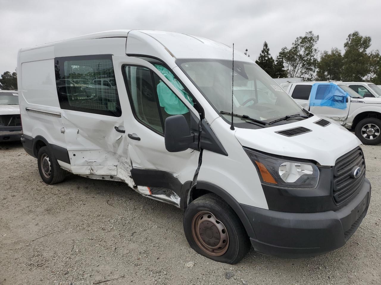 2019 Ford Transit VIN 1FTYR2CM0KKB66562 photo 4